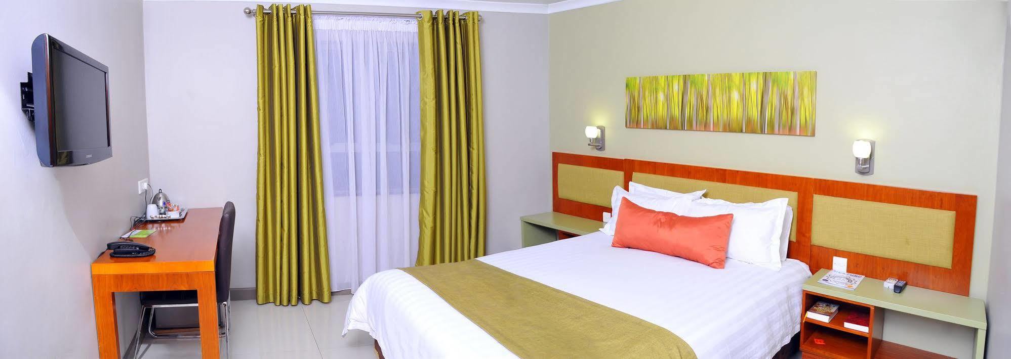 Travelodge Габороне Экстерьер фото