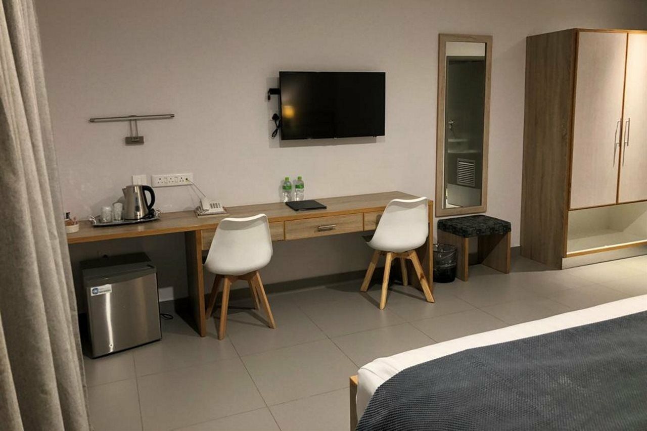 Travelodge Габороне Экстерьер фото