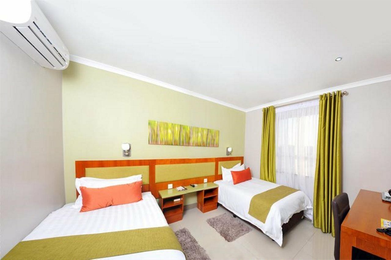 Travelodge Габороне Экстерьер фото
